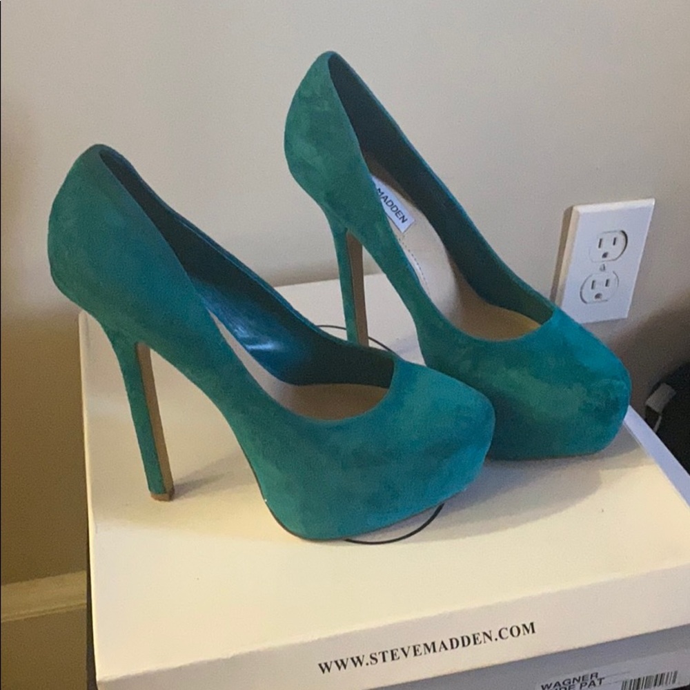 Heels - Picture 2 of 3